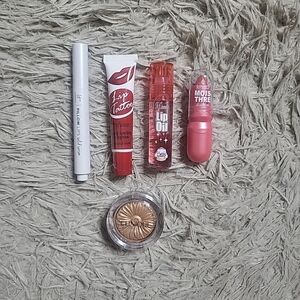 Beauty Bundle Clinique Highlighter Lips Makeup Lip Oil It Cosmetics Pillow Lips
